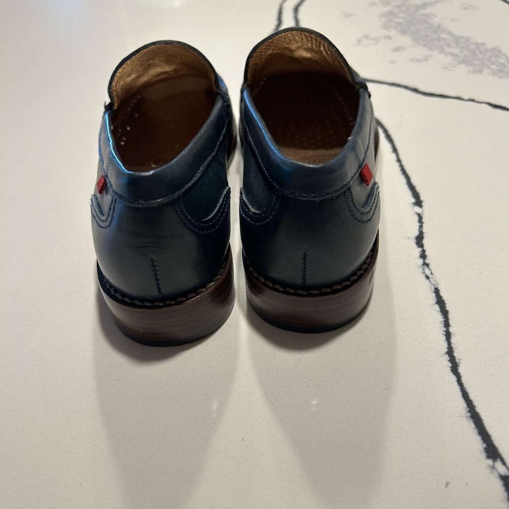 Marc Joseph West End styled loafers. These shoes are NWOT. Size 5 - Picture 2 of 7
